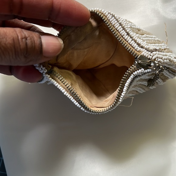 Vintage beaded coin purse.  A few places w/missing beading…excellent condition - Picture 7 of 9
